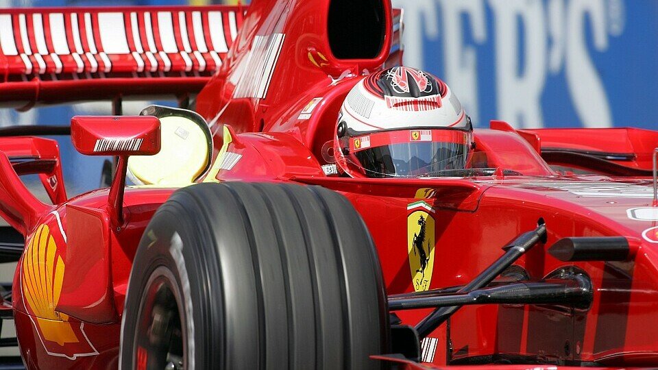 Kimi Räikkönen ist nur mit der Rennperformance seines F2007 zufrieden., Foto: Sutton