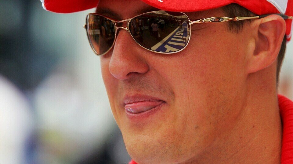 Schumacher drückt seinem Team alle aumen., Foto: Sutton