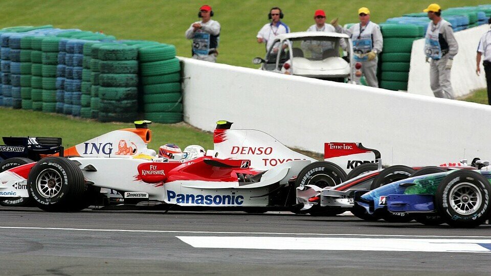 Der Zusammenstoß mit Jarno Trulli bedeutete für Heikki Kovalainen viel verlorene Zeit, Foto: Sutton