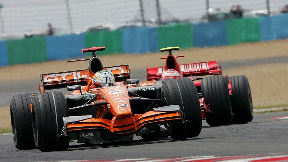 Sutil vor einem McLaren: Momentan noch nicht ganz Realität., Foto: Sutton