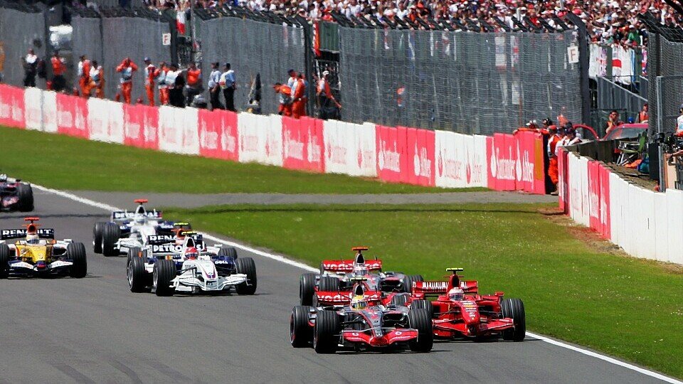 Räikkönen fand einen Weg vorbei an Hamilton., Foto: Sutton