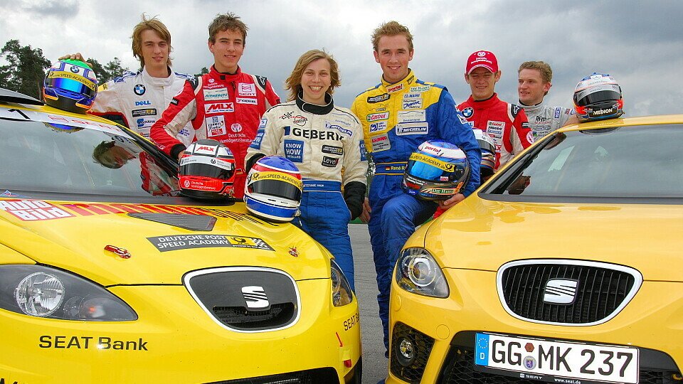 Sechs zufriedene Teilnehmer und zwei geschundene Autos., Foto: Speed Academy