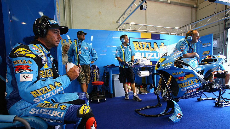 Bei Suzuki war auf und neben der Strecke Arbeit angesagt, Foto: Rizla Suzuki