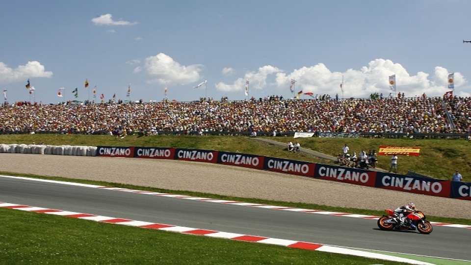Der Sachsenring ist auch bei Carmelo Ezpeleta beliebt, Foto: Honda
