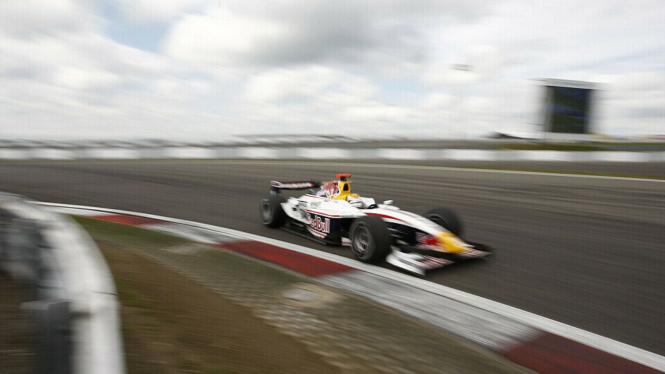 Am Sonntag ließ es Sébastien krachen, Foto: GP2 Series Am Sonntag ließ es Sébastien krachen, Foto: GP2 Series