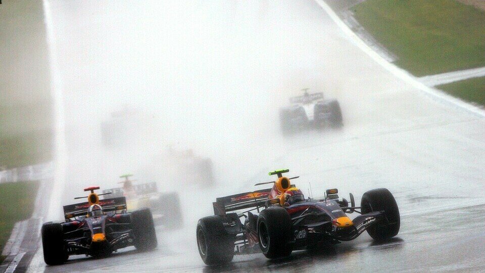 Coulthard und Webber genossen die Regenschlacht., Foto: Sutton