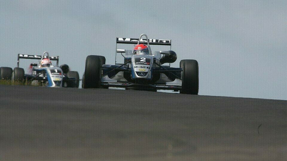 Pole für Romain Grosjean, Foto: F3 EuroSerie Pole für Romain Grosjean, Foto: F3 EuroSerie