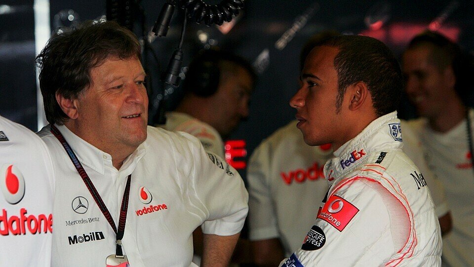 Norbert Haug konnte mit Lewis Hamiltons vier Punkten ganz gut leben, Foto: Sutton