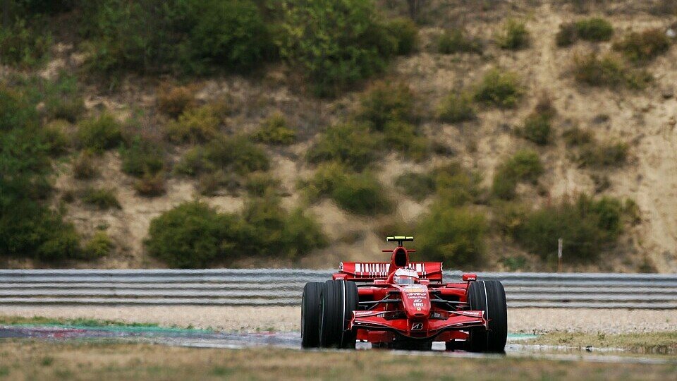 Kimi Räikkönen muss sich mit der zweiten Startreihe abfinden., Foto: Sutton
