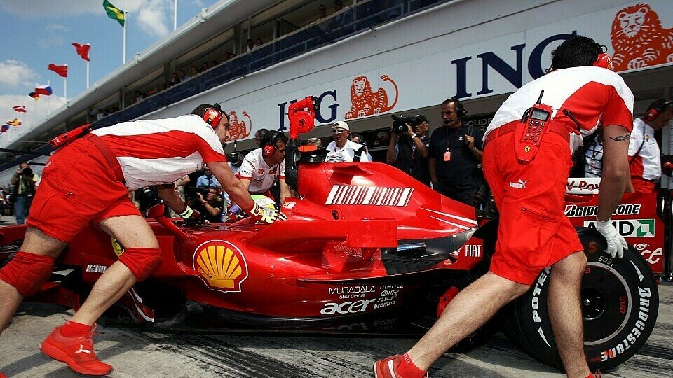 Felipe Massa musste zurück zum Nachtanken., Foto: Sutton
