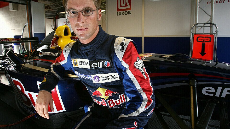 Nach der GP2 verliert Michi Ammermüller nun auch seinen Platz in der WSR., Foto: Renault Sport