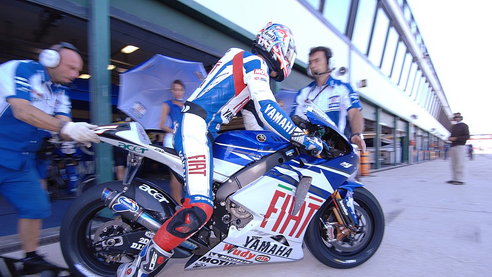 Colin Edwards sah zumindest das Ziel, Foto: Fiat Yamaha