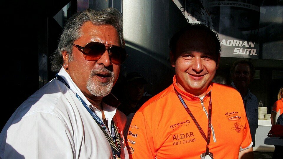 Spyker Teamchef Collin Kolles mit dem neuen starken Mann Vijay Mallya., Foto: Sutton
