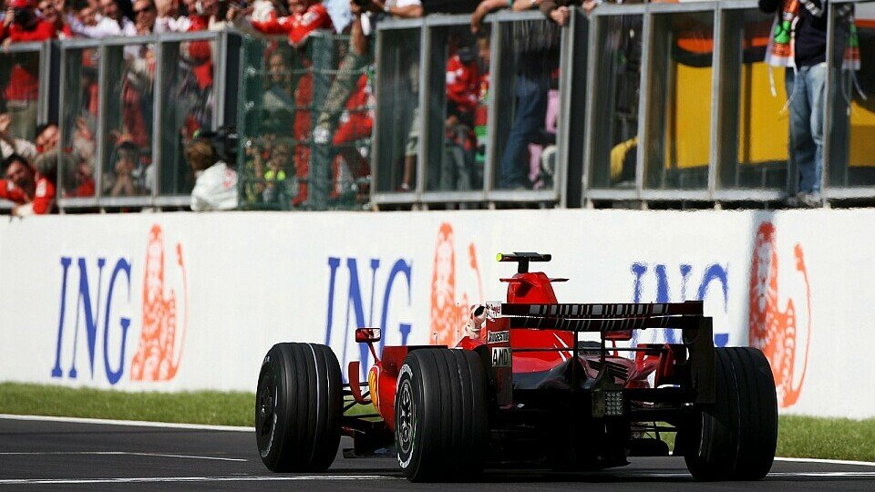 Kimi Räikkönen hält seine Titelchancen am Leben., Foto: Sutton