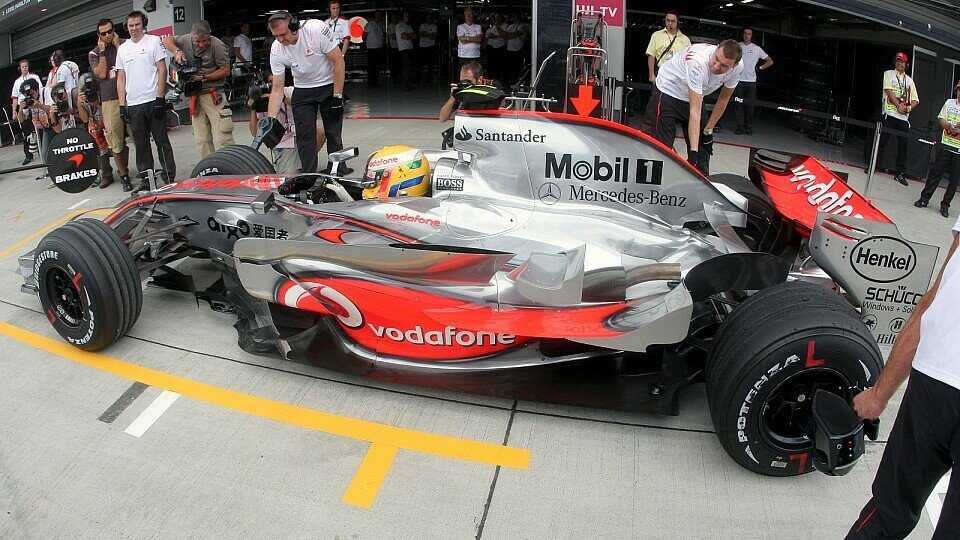 Alonso bleibt cool: Ferrari fällt noch zurück., Foto: Sutton