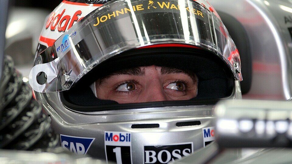 Fernando Alonso hat sehr wohl mit seinem Teamchef gesprochen, Foto: Sutton