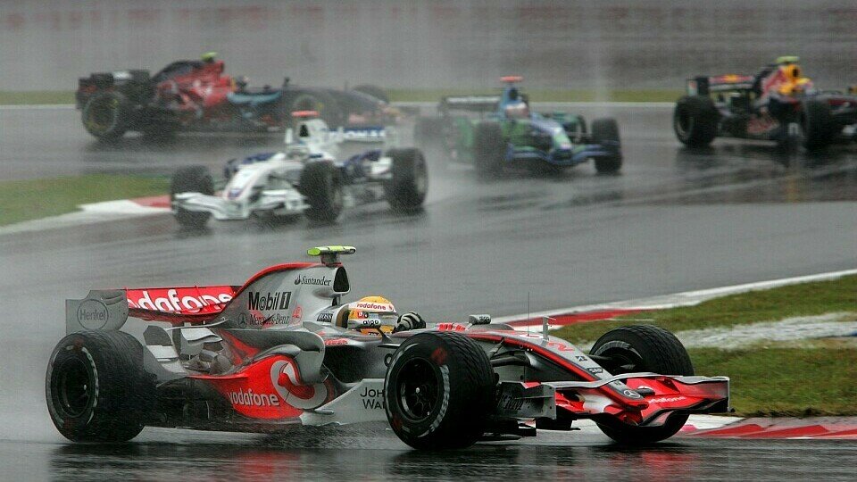 2007 hatte Lewis Hamilton im Regen seinen Spaß, Foto: Sutton