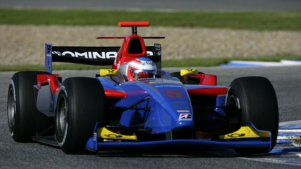 Adam Carroll im neuen Gewand, Foto: GP2Series Adam Carroll im neuen Gewand, Foto: GP2Series
