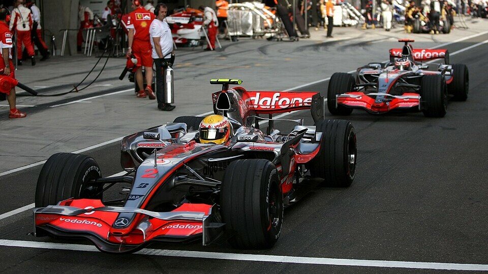 2007 gab es zwischen Hamilton und Alonso ein beinhartes Duell, Foto: Sutton