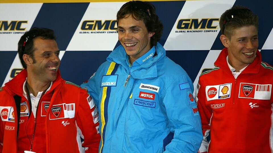 Es war beste Stimmung, als die Piloten vor die Presse traten, Foto: Rizla Suzuki