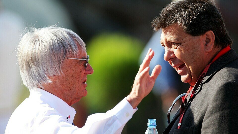 Teixeira unterhielt sich in Monza lange mit Bernie Ecclestone., Foto: Sutton