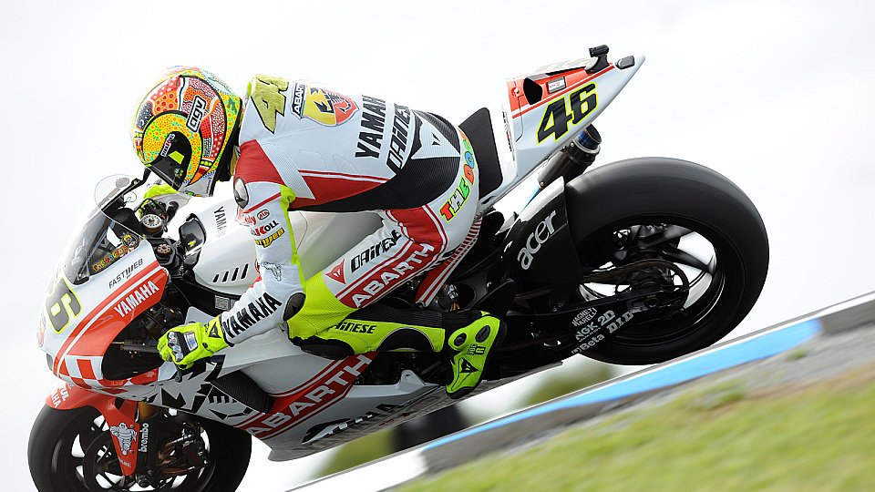 Valentino Rossi würde gerne zwei Rennhälften lang angreifen können, Foto: Fiat Yamaha