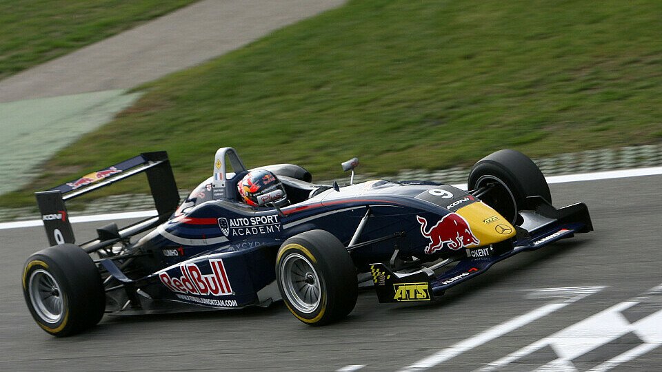 Vernays Auto diente als Sprungschanze., Foto: Sutton