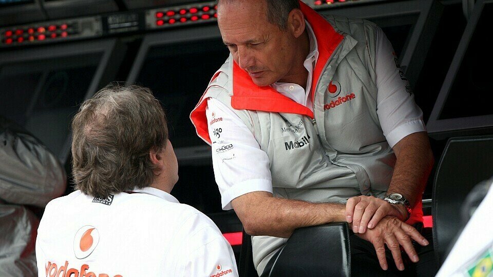 Vorerst bleibt Ron Dennis Teamchef bei McLaren, Foto: Sutton