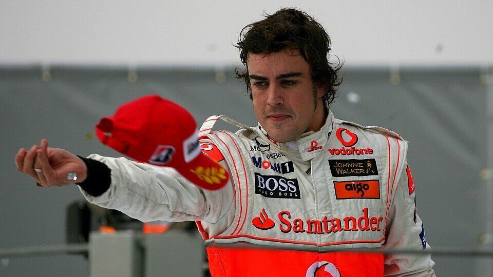 Alonso war bereits ein Jahr für McLaren tätig, Foto: Sutton