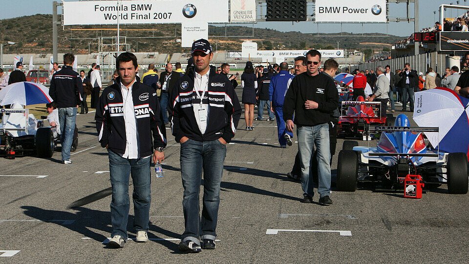 Timo Glock schlendert durch die Formel BMW Startaufstellung, Foto: BMW