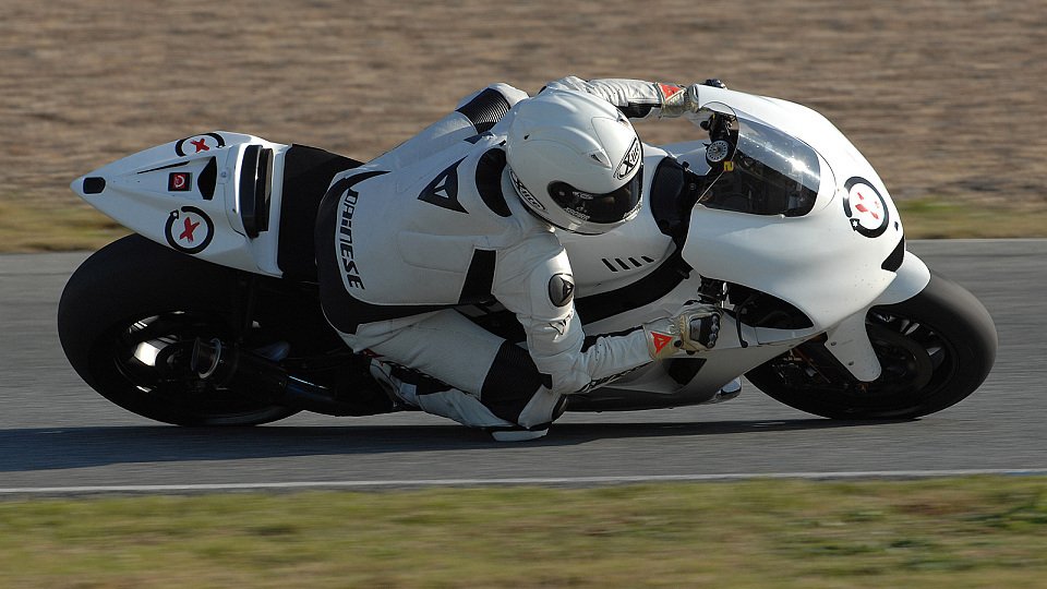 Bei den Tests hat Jorge Lorenzo bereits beeindruckt, Foto: Fiat Yamaha Bei den Tests hat Jorge Lorenzo bereits beeindruckt, Foto: Fiat Yamaha