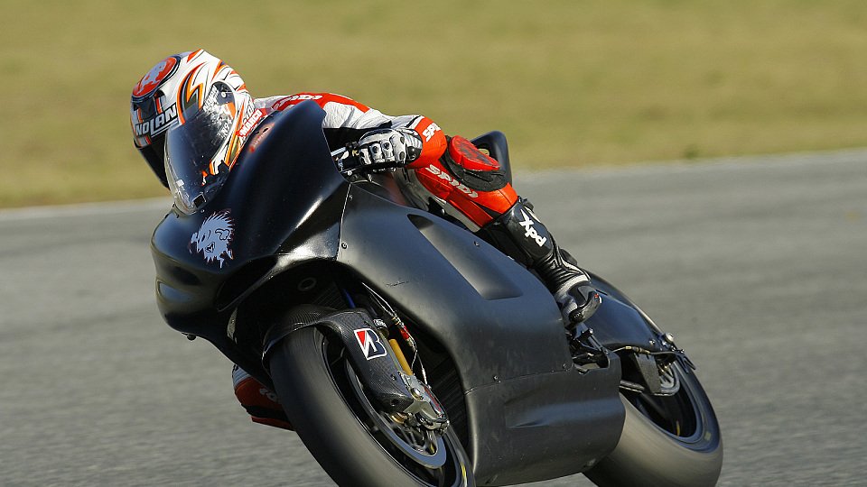 Noch sucht Marco Melandri nach dem Gefühl auf der Ducati, Foto: Ducati