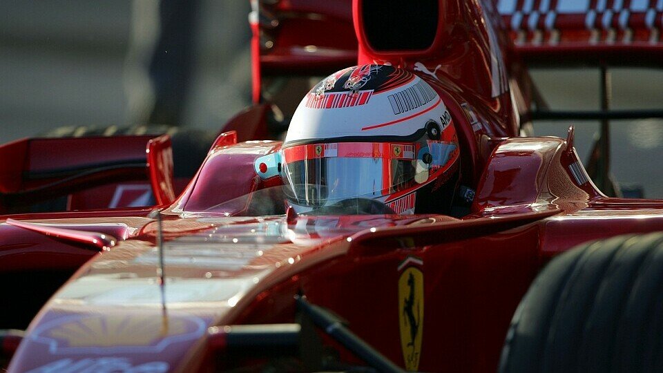 Kimi Räikkönen scheint keine großen Probleme zu haben, Foto: Sutton