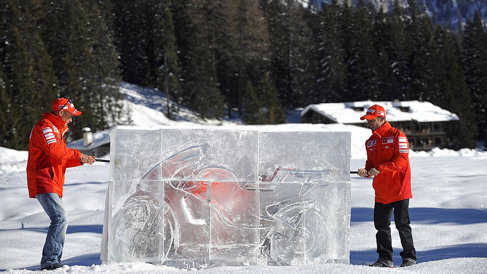 Marco Melandri durfte mit Casey Stoner die Desomsedici GP8 befreien, Foto: Ducati
