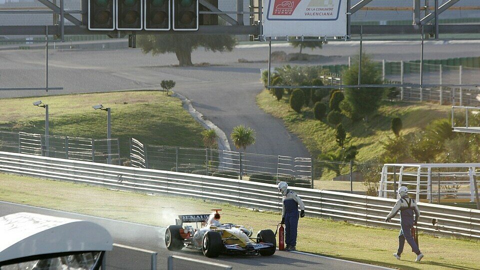 Fernando Alonso hatte in Valencia einen Motorschaden zu beklagen, Foto: Sutton