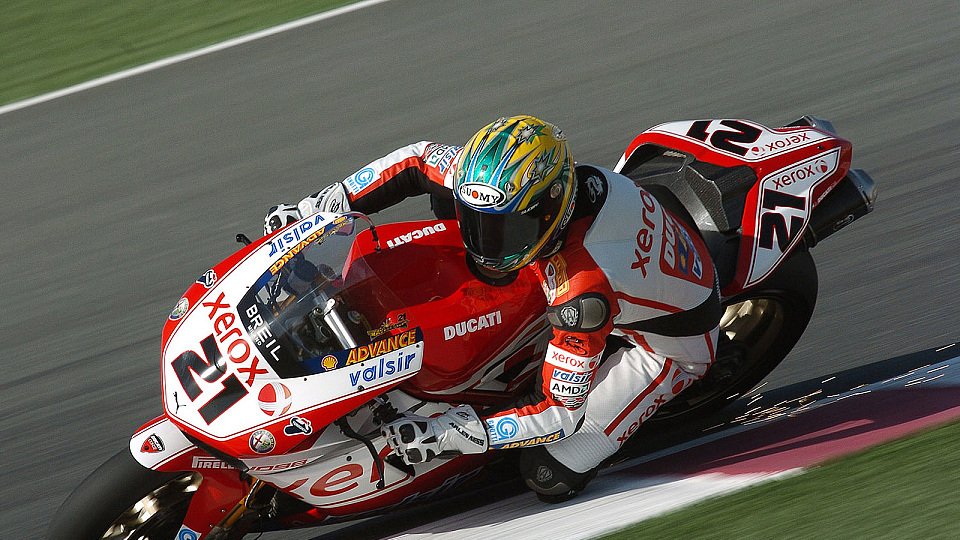 Troy Bayliss nimmt zum Saisonauftakt der Superbike-WM wieder auf einer Ducati Platz