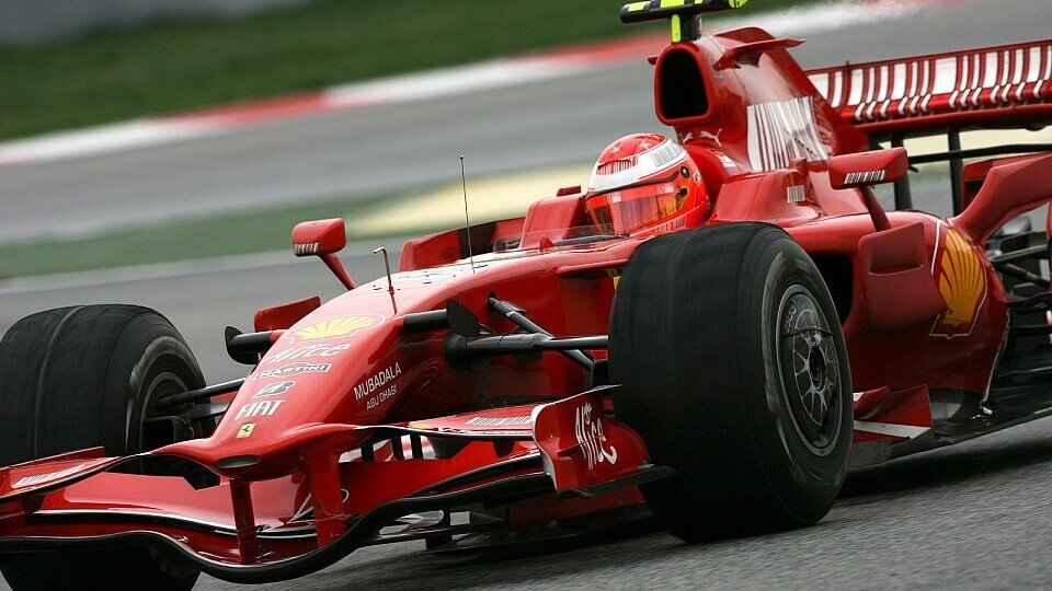 Michael Schumacher konnte es nicht sein lassen und hat den neuen Ferrari F2008 ausgiebig getestet., Foto: Sutton
