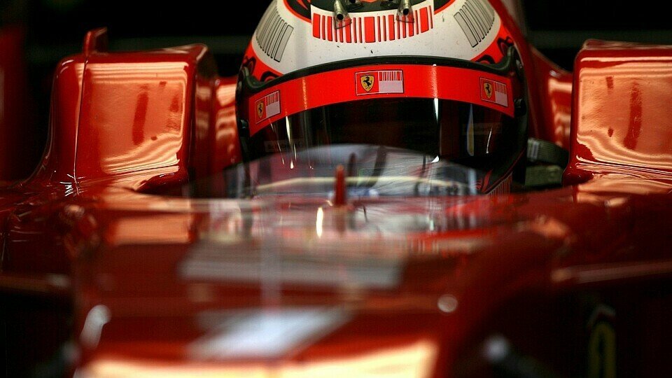 Kimi Räikkönen will sich nicht als Favorit bezeichnen, Foto: Sutton