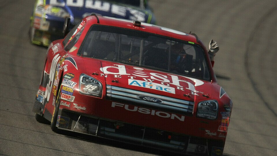 Carl Edwards schnappte sich den Sieg., Foto: Getty Images for NASCAR