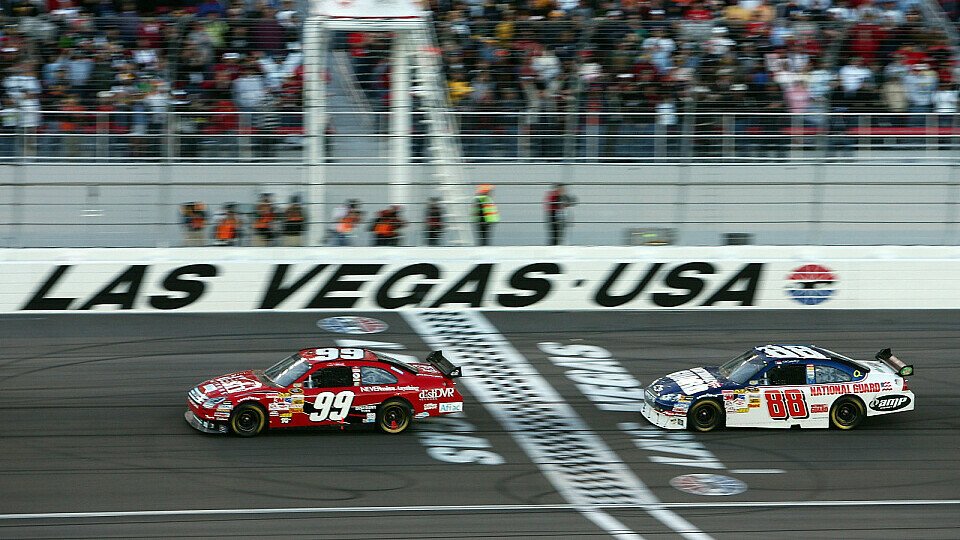 Carl Edwards holte den zweiten Sieg in Serie., Foto: Getty Images for NASCAR