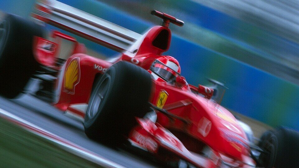 Der Ferrari F2003 schlängelt sich agil durch alle Kurven, Foto: Sutton