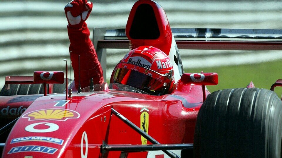 Im letzten Rennen gewann Michael Schumacher das Titelduell gegen Kimi Räikkönen., Foto: Sutton