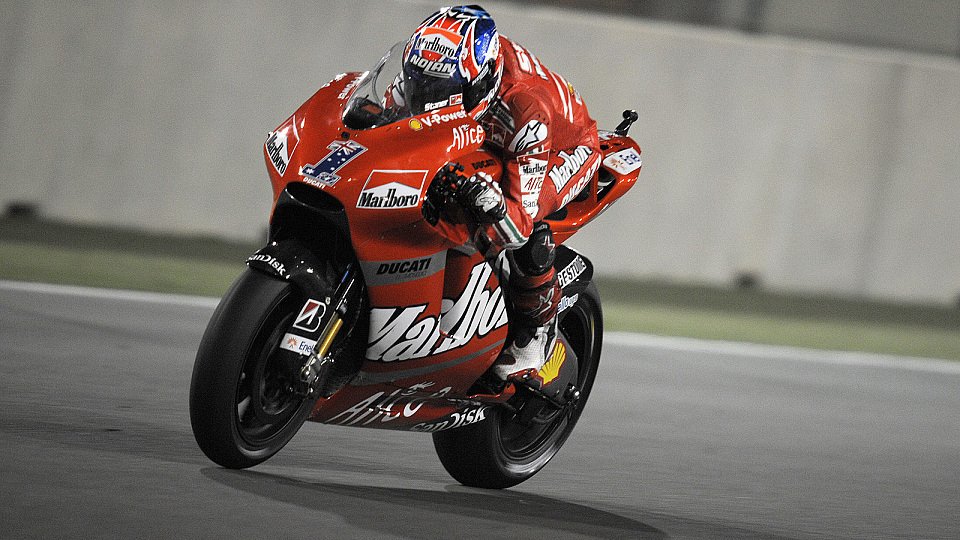 Casey Stoner kommt im Qualifying auch mit einem Rennreifen an der Front gut zurecht, Foto: Ducati