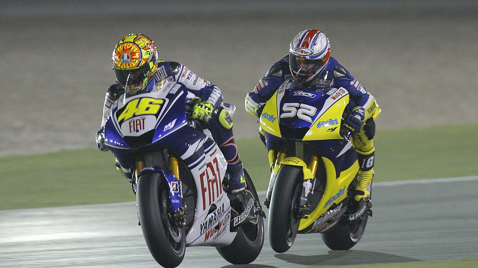 Beinahe hätte James Toseland auch Valentino Rossi erwischt, Foto: Fiat Yamaha