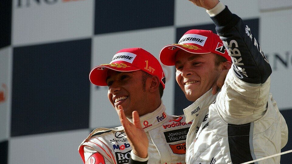 Gemeinsam auf dem Podium: Nico und Freund Lewis Hamilton., Foto: Sutton