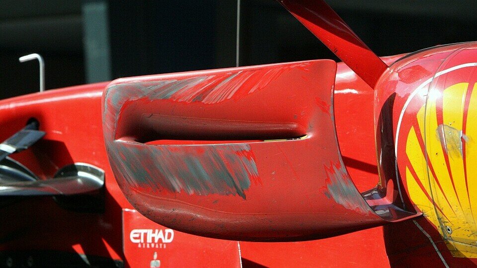 Ferrari bekam in Melbourne ein paar Schrammen, Foto: Sutton