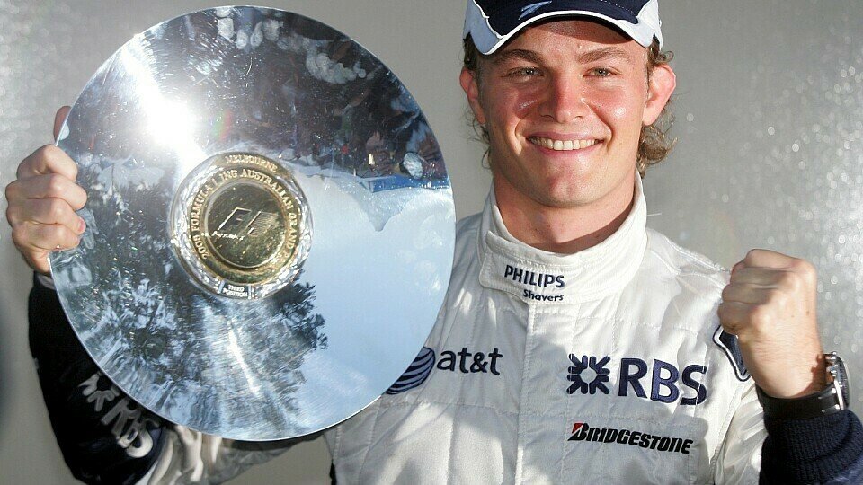 Der erste F1-Pokal für Nico Rosberg., Foto: Sutton