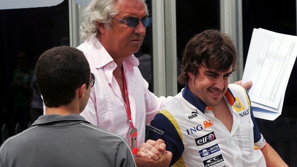 Flavio Briatore hat vollstes Vertrauen in Fernando Alonso, Foto: Sutton