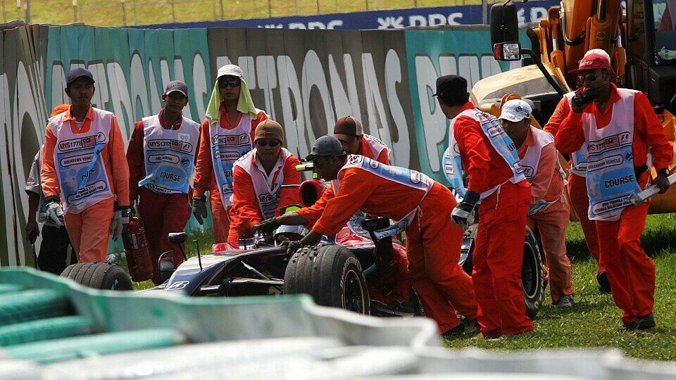 Vettels Auto musste einmal geborgen werden., Foto: Sutton