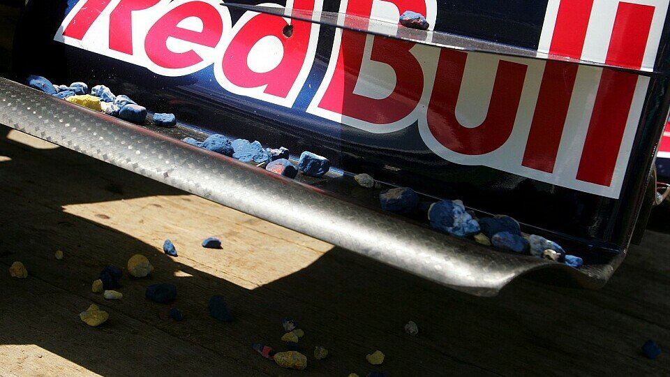 Red Bull muss am Auto feilen., Foto: Sutton
